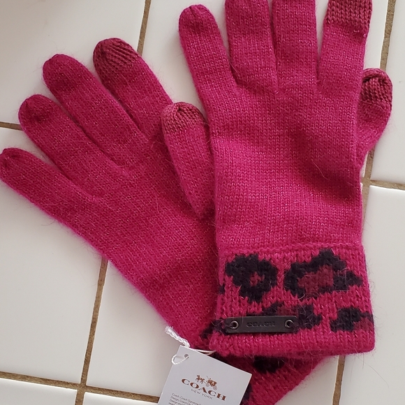 NWT Coach Ocelot trim, touch screen enabled mittens in cranberry - Picture 4 of 4